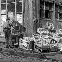 Dans les rues d’Istanbul en août 1970 - Le vendeur de jus d’orange bien frais - © Didier Leplat