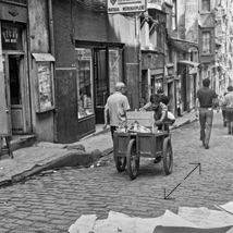 Dans les rues d’Istanbul en août 1970 - Le livreur - © Didier Leplat