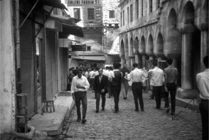 Dans les rues d’Istanbul en août 1970 
Les rues qui mènent au Grand Bazar - © Didier Leplat