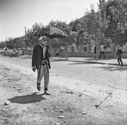 La chaleur d’août dans les rues d’un village yougoslave en 1970 - Photo Didier Leplat