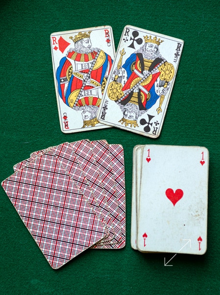 Jeu de cartes biseautées 