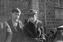 Mes copains à la sortie du lycée Albert-Camus de Bois-Colombes en mai 68