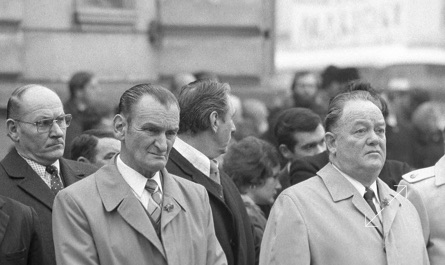 Dreux - 11 novembre 1975 - La fameuse minute de silence ! Photo Didier Leplat