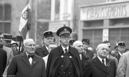 Dreux - 11 novembre 1975 - Le Préfet au centre entouré du Sénateur Maire Jean Cauchon et du Président des anciens combattants - Photo Didier Leplat