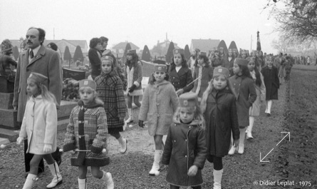 Dreux - 11 novembre 1975 - Les majorettes sont de la partie ! Photo Didier Leplat