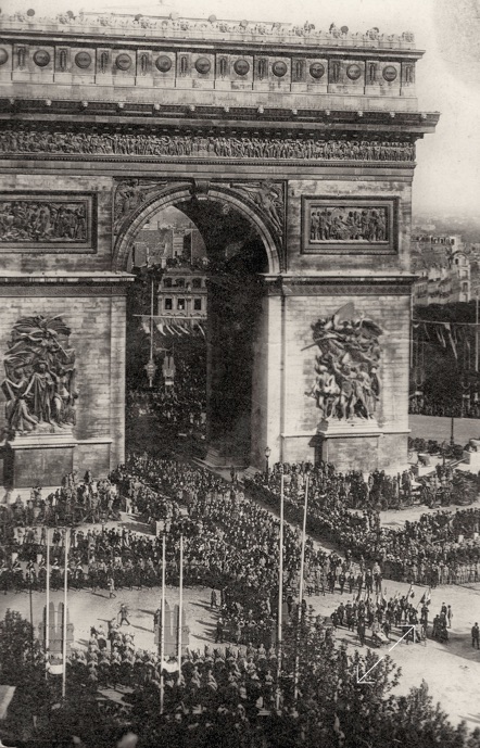 Cérémonie de la victoire à Paris en 1918 